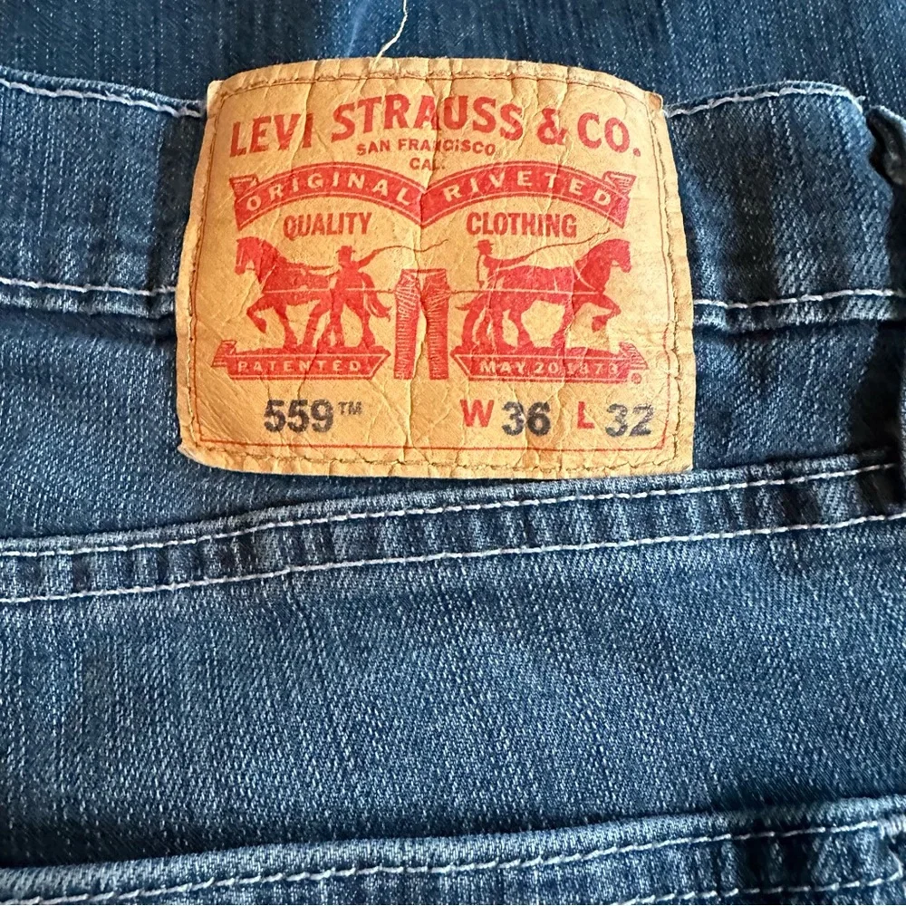 Levi's Men's 559 dark wash Jeans size 36x32